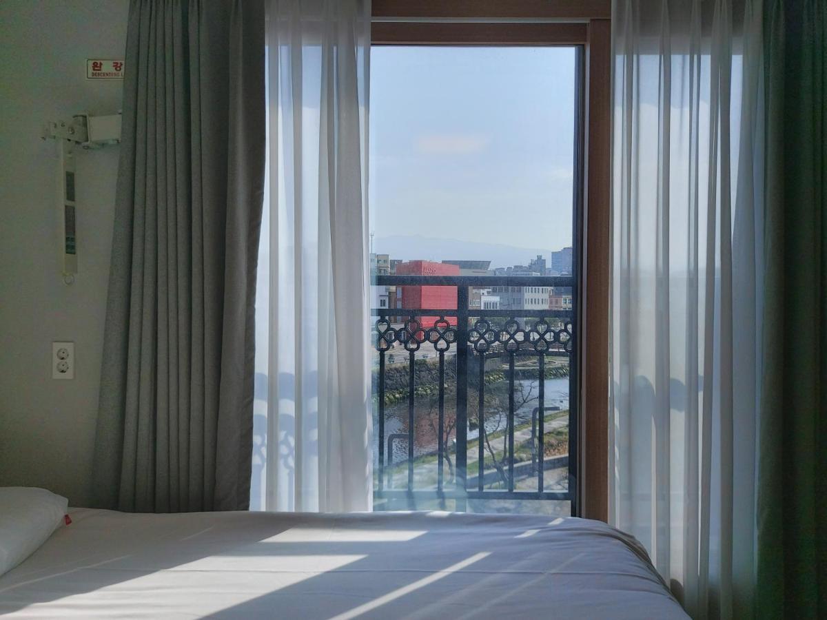 Bed Radio Dongmoon Hotel Jeju Ngoại thất bức ảnh
